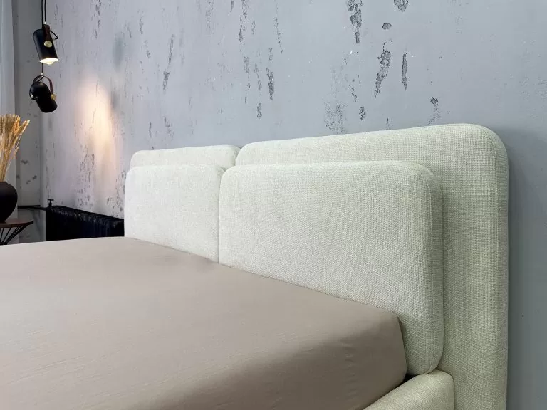 Кровать Гудено бежевая в интерьере - 4