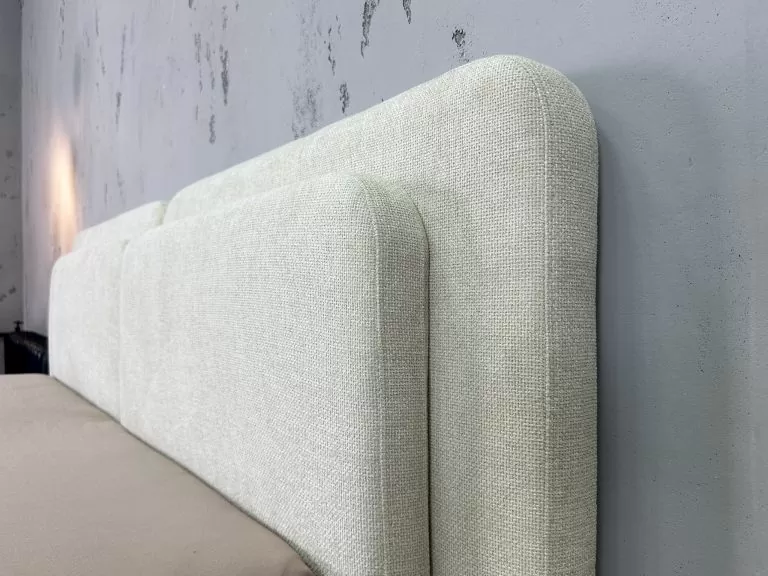 Кровать Гудено бежевая в интерьере - 5