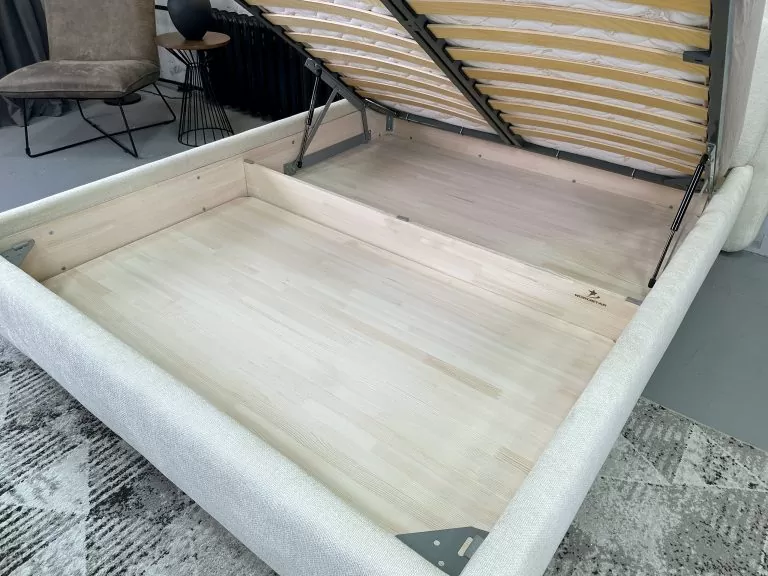 Кровать Гудено бежевая в интерьере - 9