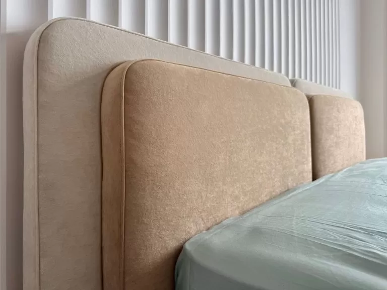 Кровать Гудено Ласка бежевая в интерьере - 9